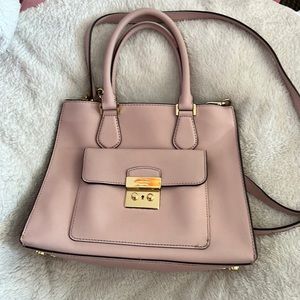 Michael kors. Pink crossbody bag.